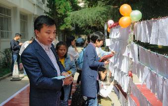 上图为kaiyun开云官方白震书记 上图为kaiyun开云官方白震书记